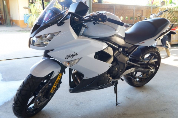ขาย kawasaki ninja สีขาว ปี 2011-2012 ทะเบียน รถสวยราคาเบาๆ