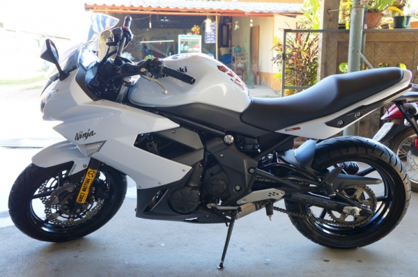 ขาย kawasaki ninja สีขาว ปี 2011-2012 ทะเบียน รถสวยราคาเบาๆ