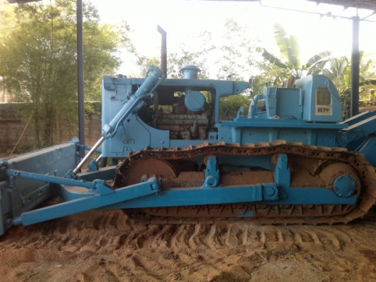 รถเทคเตอร์  D7F    สนใจติดต่อ 081 - 6079515