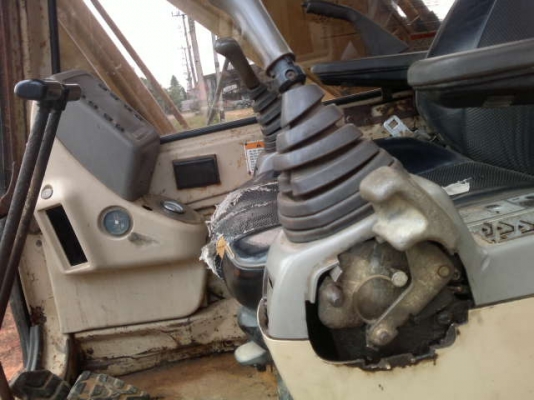 รถแบคโฮ  CAT 320B   สนใจติดต่อ 081 - 6079515