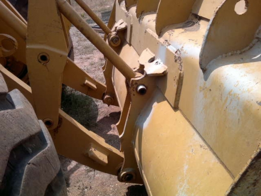 รถตัก 950  สนใจติดต่อ 081 - 6079515