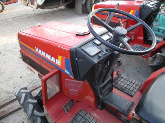 รหัส:13001120รถพรวนดินนั่งขับเครื่องยนค์ดีเซลขนาด13PS.ประหยัดน้ำมันเคลื่อนที่ง่ายwww.nihonmono.com