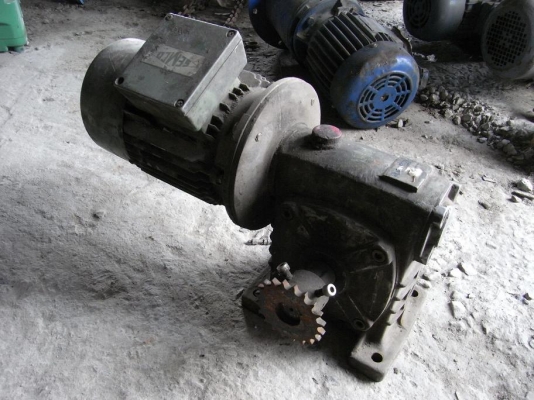 ขายมอเตอร์เกียร์ 2 HP. 1400 RPM. ชุดเกียร์ทด 10:1 สภาพดี พร้อมใช้งาน
