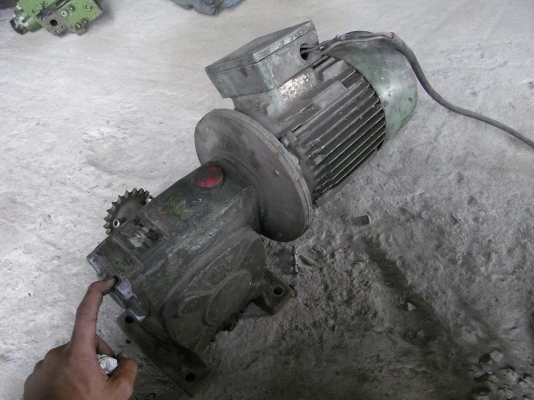 ขายมอเตอร์เกียร์ 2 HP. 1400 RPM. ชุดเกียร์ทด 10:1 สภาพดี พร้อมใช้งาน