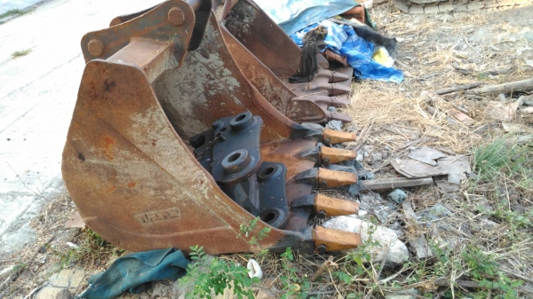 ขาย ปุ๋งกี๋เก่านอก PC120-130-140 เหล็กอย่าง ดี รับประกันความทนทาน