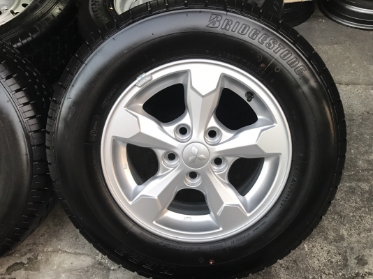 ล้อแม็กใหม่ป้ายแดง Mitsu Triton พร้อมยาง 215-70-15 Bridgestone ปลายปี 16 ล้อแม็กใหม่ป้ายแดง Mitsu Triton พร้อมยาง 215-70-15 Bridgestone ปลายปี 16