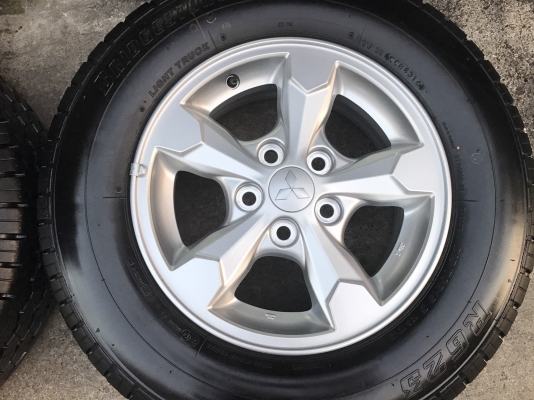 ล้อแม็กใหม่ป้ายแดง Mitsu Triton พร้อมยาง 215-70-15 Bridgestone ปลายปี 16 ล้อแม็กใหม่ป้ายแดง Mitsu Triton พร้อมยาง 215-70-15 Bridgestone ปลายปี 16