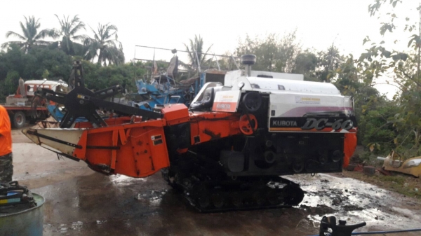 ขาย 150.000บาท รถเกี่ยว+พร้อมเทรนเลอร์ลาก Dc60-Plusปี52 เครื่องดีปั้มแรงช่วงล่างสวย