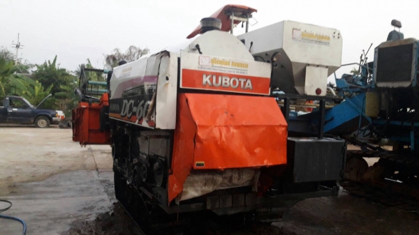 ขาย 150.000บาท รถเกี่ยว+พร้อมเทรนเลอร์ลาก Dc60-Plusปี52 เครื่องดีปั้มแรงช่วงล่างสวย