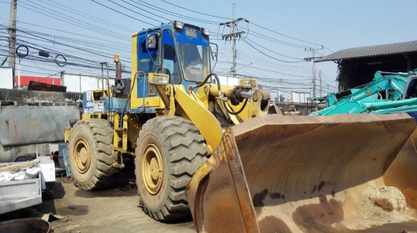 รถตักมือสอง/ Komatsu WA400-1ตามสภาพพร้อมใช้/ เอกสารเล่ม