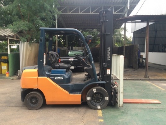 ขายรถ toyota รุ่น 8 ดีเซล ขนาด 2.5 ตัน เกียร์ ออโต้