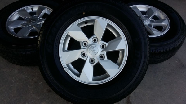 ขายล้อแม็กพร้อมยางป้ายแดง triton plus 16" ขายล้อแม็กพร้อมยางป้ายแดง triton plus 16"