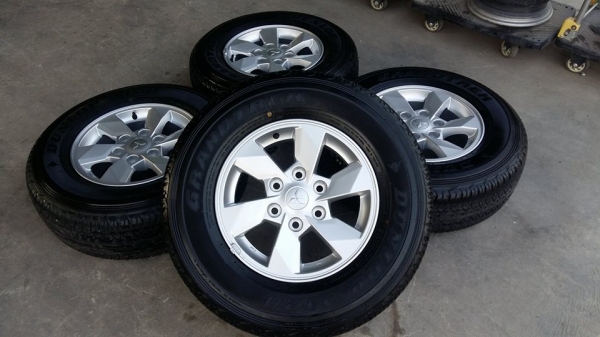 ขายล้อแม็กพร้อมยางป้ายแดง triton plus 16" ขายล้อแม็กพร้อมยางป้ายแดง triton plus 16"