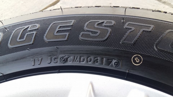 ขายล้อแม็กพร้อมยางป้ายแดง d-max 18"