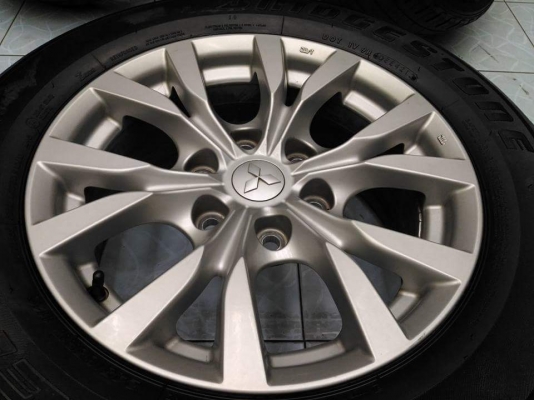 ล้อแม็ก Mitsubishi Pajero 17 ยาง Bridgestone 245 65 17 ปี 2013 ดอกหนา ทั้งชุด 8,900.- เทิร์นได้ ใส่ฟรี ส่งได้ทั่วไทยค่ะ