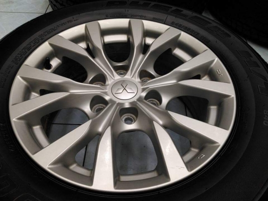 ล้อแม็ก Mitsubishi Pajero 17 ยาง Bridgestone 245 65 17 ปี 2013 ดอกหนา ทั้งชุด 8,900.- เทิร์นได้ ใส่ฟรี ส่งได้ทั่วไทยค่ะ