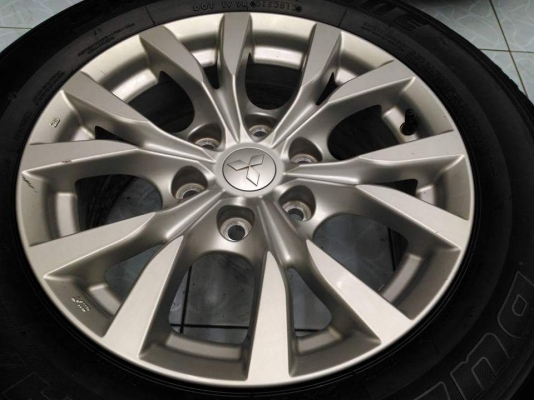 ล้อแม็ก Mitsubishi Pajero 17 ยาง Bridgestone 245 65 17 ปี 2013 ดอกหนา ทั้งชุด 8,900.- เทิร์นได้ ใส่ฟรี ส่งได้ทั่วไทยค่ะ