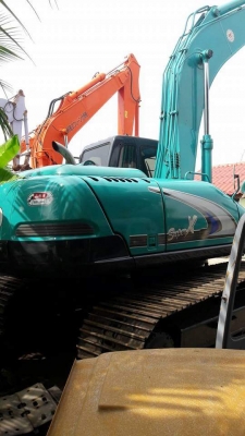 ขายKOBELCO SK200-3LC  แทรค  80  สภาพสวย  เครื่องป๊มดี  เอกสารอินวอยครบ..ลองระบบกันได้ ทุกวัน  โทร  089-3818694  ดวงนภา