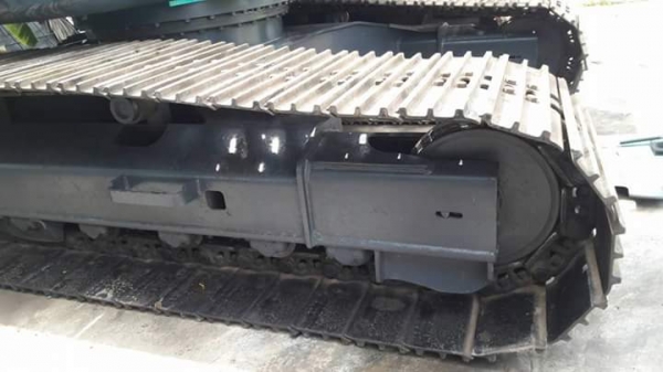 ขายKOBELCO SK200-3LC  แทรค  80  สภาพสวย  เครื่องป๊มดี  เอกสารอินวอยครบ..ลองระบบกันได้ ทุกวัน  โทร  089-3818694  ดวงนภา