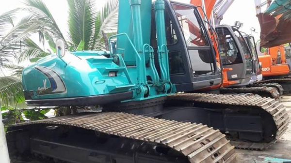 ขายKOBELCO SK200-3LC  แทรค  80  สภาพสวย  เครื่องป๊มดี  เอกสารอินวอยครบ..ลองระบบกันได้ ทุกวัน  โทร  089-3818694  ดวงนภา