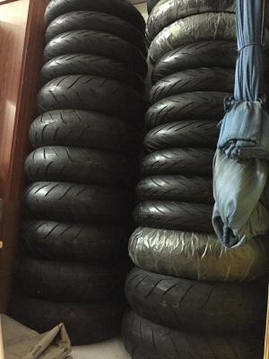 ให้ไว ยางใหม่ Dunlop D222 120/70/17-180/55/17 ผลิตปลายปี 16 ให้ไว ยางใหม่ Dunlop D222 120/70/17-180/55/17 ผลิตปลายปี 16