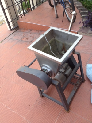 ขายด่วน เครื่องโม่ แป้ง ทำขนมจีน  พร้อมไดเพียง  6000 บาท