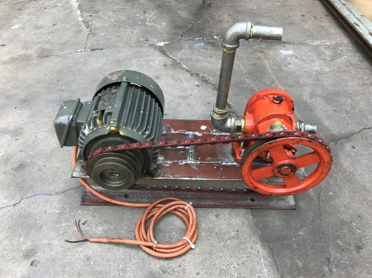 ขายชุดเกียร์ปั้มน้ำมันพร้อมมอเตอร์ 0.5HP. 380V สภาพสวย พร้อมใช้งาน