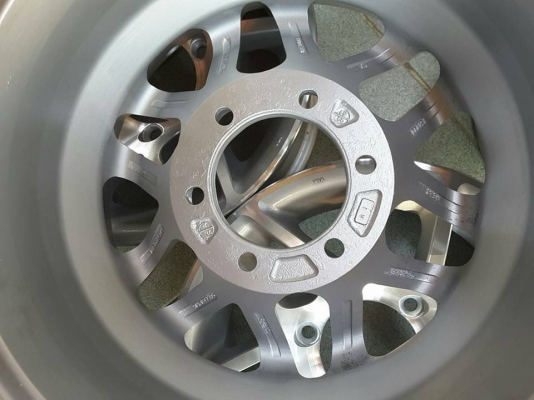 Max ขอบ 15 กว้าง 7 et+10 สภาพสวยๆ 1ชุด