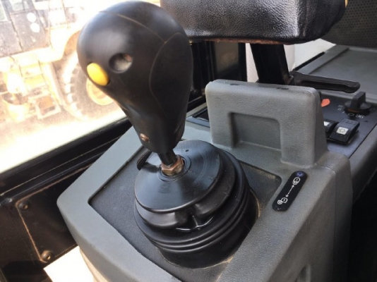 ขายรถตักล้อยาง CAT 924G รถนอกนำเข้าเองจากญี่ปุ่น สภาพสวยพร้อมใช้งาน มีVDOการทำงานครับ ขายรถตักล้อยาง CAT 924G รถนอกนำเข้าเองจากญี่ปุ่น สภาพสวยพร้อมใช้งาน มีVDOการทำงานครับ