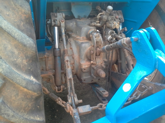 ขายฟอรด์ 8210 คาราโล่ 6 สูบ 115 เเรงพร้อมทะเบืยนดันหน้าหางสามไคเฮงหลี