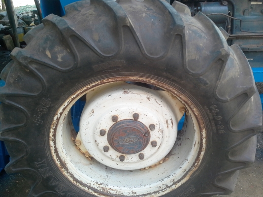 ขายฟอรด์ 8210 คาราโล่ 6 สูบ 115 เเรงพร้อมทะเบืยนดันหน้าหางสามไคเฮงหลี