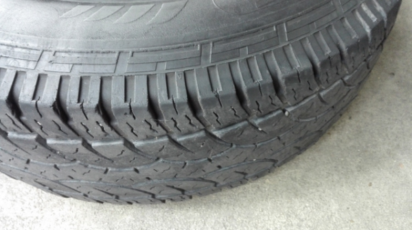 ยาง deestone 235/75/15