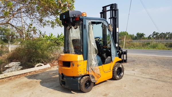 ขายด่วนรถยก TOYOTA 7FG18ยก1.8ตันถึง2ตันเสาสูง4เมตรยางตัน4เส้นงาหมูนได้รถนอกเพิ่งเข้ามายังไม่เคยใช้งานในเมืองไทยเลยย