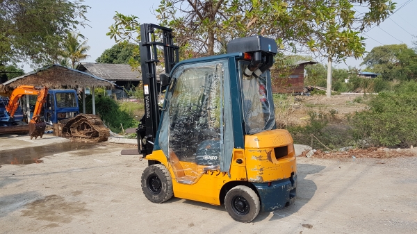 ขายด่วนรถยก TOYOTA 7FG18ยก1.8ตันถึง2ตันเสาสูง4เมตรยางตัน4เส้นงาหมูนได้รถนอกเพิ่งเข้ามายังไม่เคยใช้งานในเมืองไทยเลยย