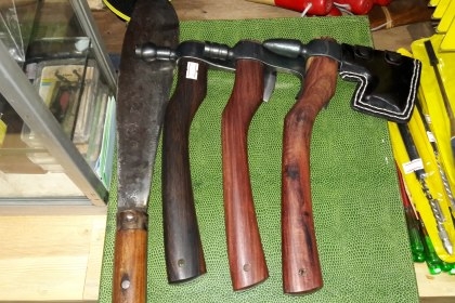 ขายขวานโทมาฮอกพร้อมปอกหนังด้ามไม้ประดู่สวยงาม