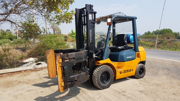 ขายด่วนรถยก TOYOTA 7FG25ยก2.5ตันเสาสูง3เมตรงาหนีบหมูนเกียออโต้รถนอกเพิ่งเข้ามายังไม่เคยใช้งานในเมืองไทยเลย ขายด่วนรถยก TOYOTA 7FG25ยก2.5ตันเสาสูง3เมตรงาหนีบหมูนเกียออโต้รถนอกเพิ่งเข้ามายังไม่เคยใช้งานในเมืองไทยเลย