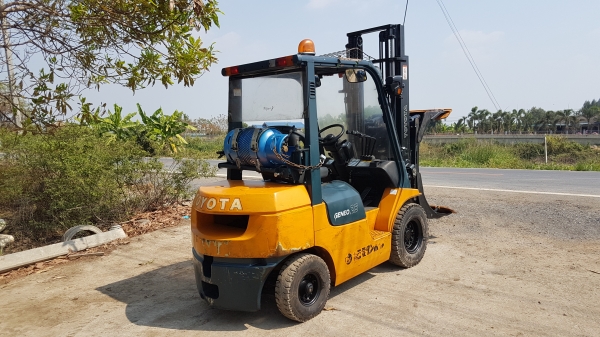 ขายด่วนรถยก TOYOTA 7FG25ยก2.5ตันเสาสูง3เมตรงาหนีบหมูนเกียออโต้รถนอกเพิ่งเข้ามายังไม่เคยใช้งานในเมืองไทยเลย ขายด่วนรถยก TOYOTA 7FG25ยก2.5ตันเสาสูง3เมตรงาหนีบหมูนเกียออโต้รถนอกเพิ่งเข้ามายังไม่เคยใช้งานในเมืองไทยเลย