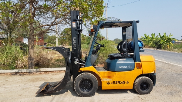 ขายด่วนรถยก TOYOTA 7FG25ยก2.5ตันเสาสูง3เมตรงาหนีบหมูนเกียออโต้รถนอกเพิ่งเข้ามายังไม่เคยใช้งานในเมืองไทยเลย