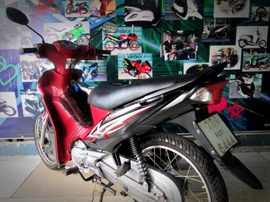 SPARK 115 i สต้าทมือ สีดำแดง เครื่องยนต์ 115 ซีซี รถที่ประหยัดน้ำมัน 18900