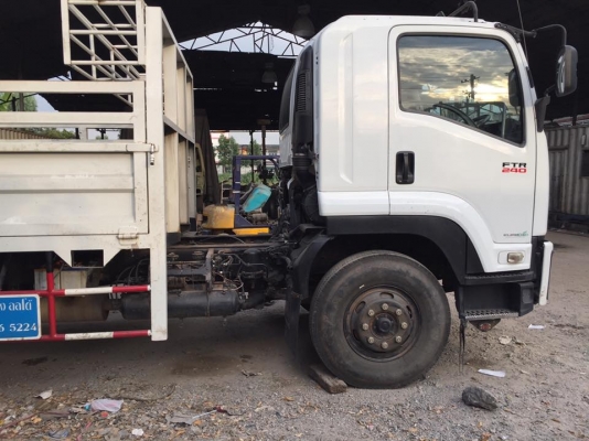 Isuzu FTR 240 มีนาคม 58 คัซซียาว 6.5 มีลิฟท้าย ยางใหม่หมด วิ่งมาแค่30,000 1,250,000 086-6642-442