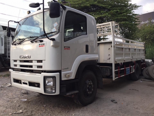 Isuzu FTR 240 มีนาคม 58 คัซซียาว 6.5 มีลิฟท้าย ยางใหม่หมด วิ่งมาแค่30,000 1,250,000 086-6642-442