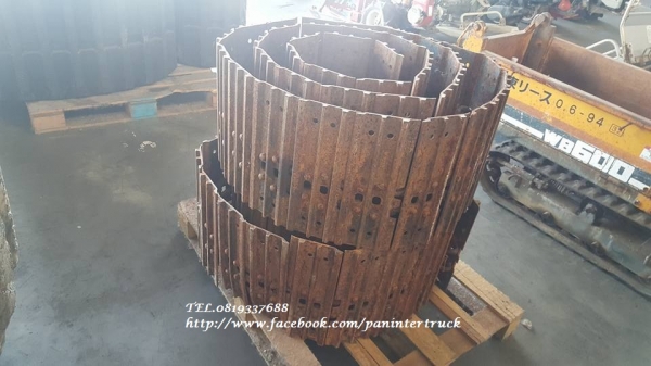 FROM JAPAN ขายถูกด่วนๆLINK WITH TRACK SHOE สำหรับใส่กับรถขุดไซค์ 40,45,50,55 /มี 1 คู่ / ราคา(คู่ละ 52,000 บาท) สนใจติดต่อ 0819337688