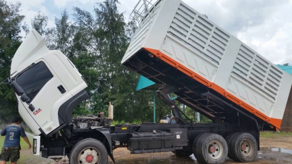 ขายรถสิบล้อ Isuzu 360 แรง ปี 53 แม่เดี่ยวดัมพ์สามมิตร มีระบบลากพ่วง ทะเบียนพร้อม