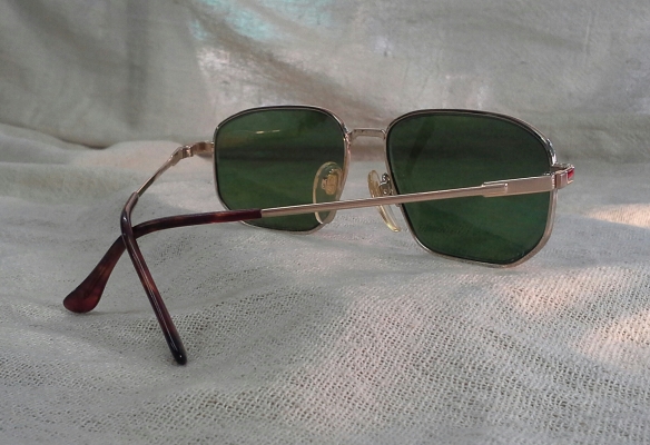 แว่นตาเทพเจ้าของชาวเยอรมัน ยุค '80s Vintage RODENSTOCK handmade in Germany บิ๊กไซซ์! แว่นตาเทพเจ้าของชาวเยอรมัน ยุค '80s Vintage RODENSTOCK handmade in Germany บิ๊กไซซ์!