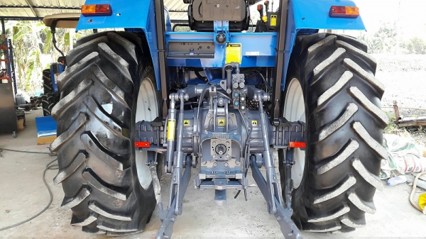 ขายรถไถฟอร์ด NEWHOLLAND TS100 TURBO 4WD ขายรถไถฟอร์ด NEWHOLLAND TS100 TURBO 4WD