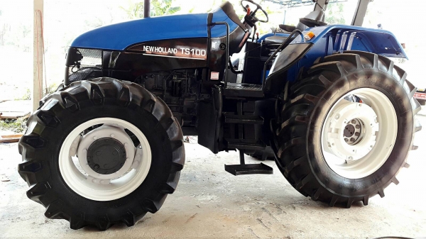 ขายรถไถฟอร์ด NEWHOLLAND TS100 TURBO 4WD ขายรถไถฟอร์ด NEWHOLLAND TS100 TURBO 4WD