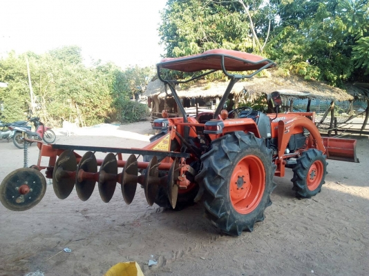 รถไถคูโบต้า  L45 DI  พร้อมผาน6ใบดันหน้า รถสวยพร้อมใช้งาน เครื่องแน่น ไฮโดริคดีขึ้นลงไว