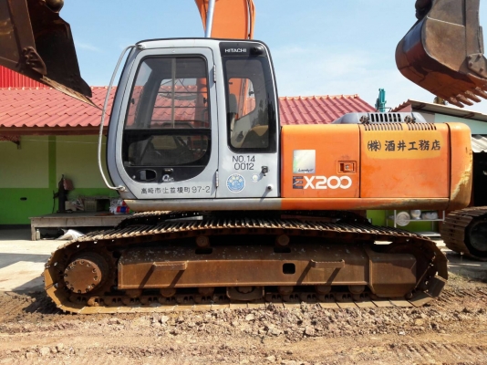 ขายค่ะHITACHI EX200-5  เก่าญี่ปุ่นแท้  สภาพสวย  เดิมๆๆ  เครื่องปั๊มดี  ใช้งานมาแค่  6,XXX ชั่วโมง  ลองระบยกันได้ทุกวัน  โทร  089-3818694  ดวงนภา