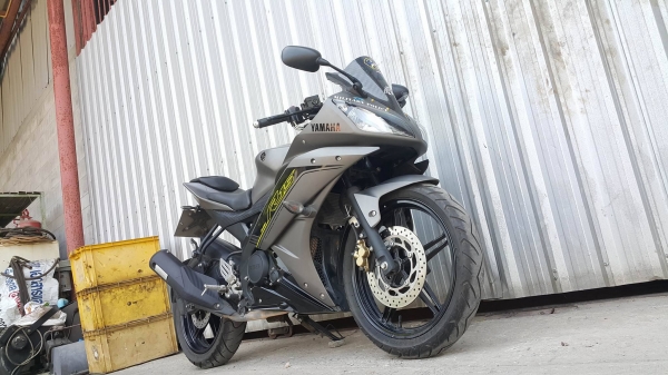 R15 2016 เทาเหลือง ลายใหม่ วิ่งน้อย พร้อมใช้งาน ไม่ล้มชนแปะครับ