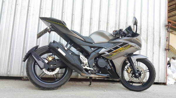 R15 2016 เทาเหลือง ลายใหม่ วิ่งน้อย พร้อมใช้งาน ไม่ล้มชนแปะครับ